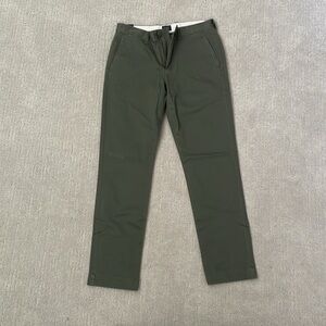 UNWORN J. Crew 770 stretch chino in olive. Straight fit size 29x30